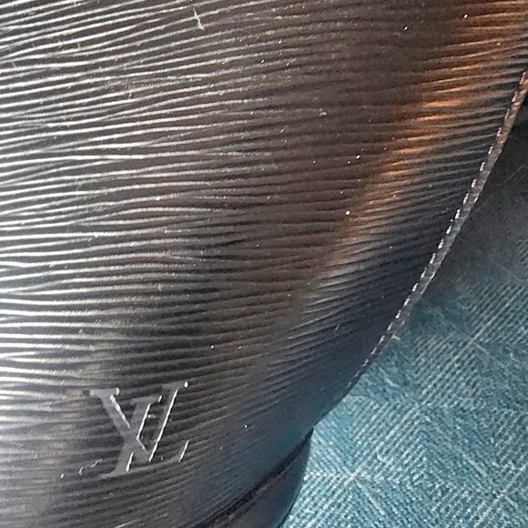 MAKE OFFER! Vintage 1993 Louis Vuitton handbag. Originally $2,600. - Picture 5 of 8